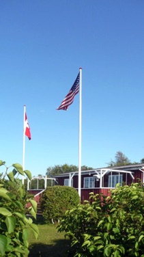 STRANDVEJEN 26 - LYSTRUP STRAND, Amerikanerhuset. Stars and Stribes vajer.jpg